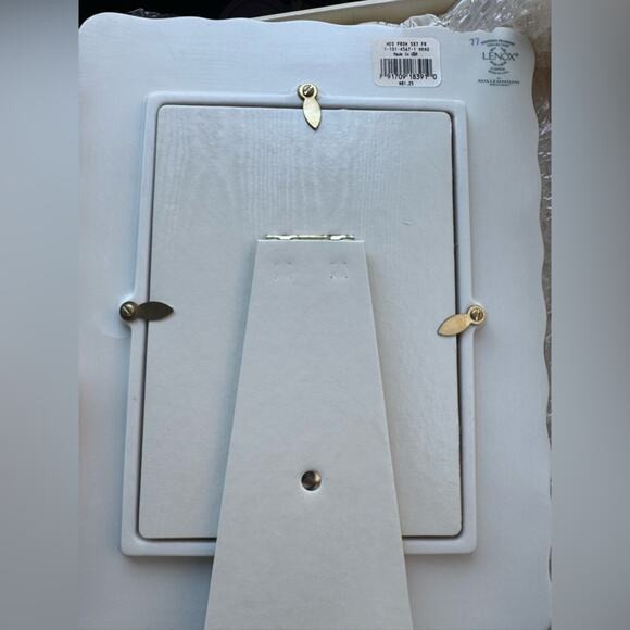 Lenox Wedding Promises Collection Ivory Porcelain 5x7 Photo  LENOX Wedding Promises Porcelain 5 x 7 Picture Frame Personal Expressions floral